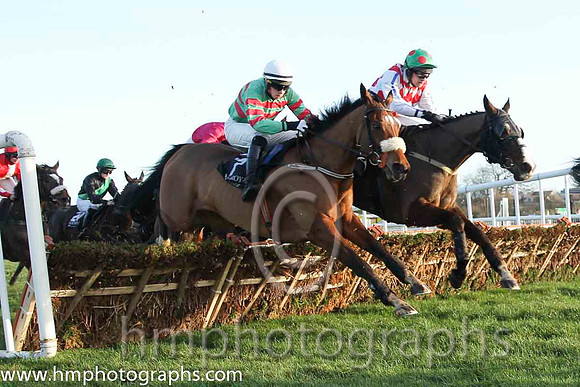 04 MasterOfDeception & P D Kennedy - 4th (7, green and red hoops) & 18 Ad Man & Ross Geraghty - 18th (1, white and red diamonds ) - CU2D9796-32