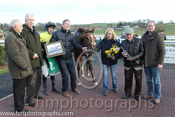 Race 6 1st - Court Frontier (IRE) (2 ) Jockey: Mr John J Fitzpatrick (7) - Trainer: A Fleming - yellow, blue sash