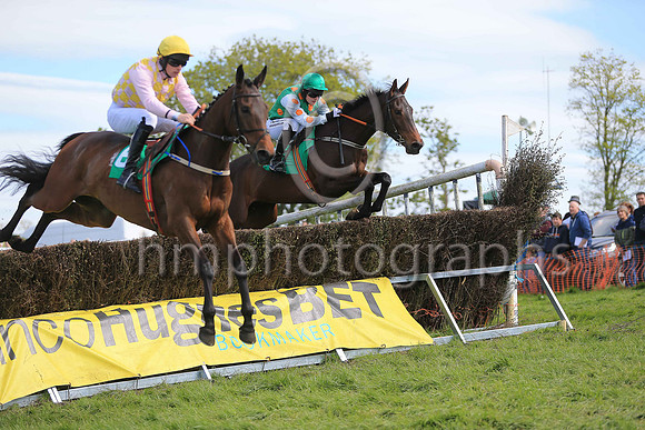 01st KINGS MONARCH (GB) and R James ( 15 , EMERALD GREEN,orange spots; white sleeves,orange spots; emerald green cap ) Trainer: Donnchadh Doyle , Owner : Syndicate Monbeg