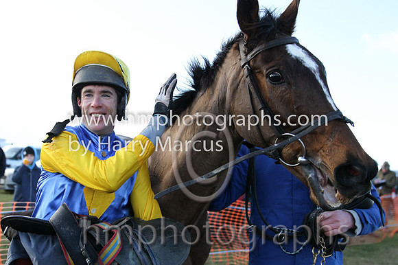 01 Muirhead  Derek O'Connor - Trainer : S R B Crawford, Blue, yellow diamond