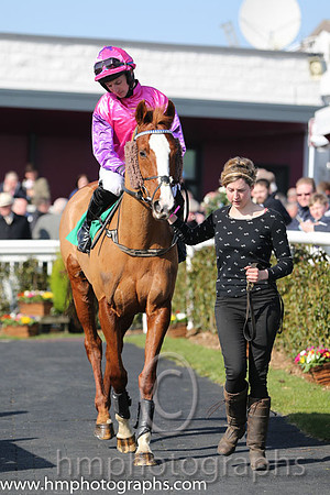 06th - Cabra Cruizor (09)  M J Bolger < Trainer : W G Rankin  pink, purple sleeves