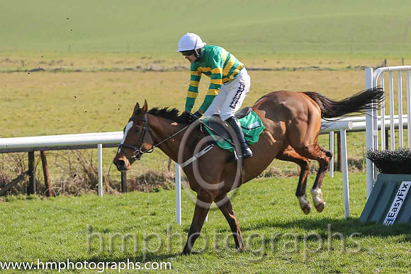 01st - Salsa Sensation (07)  R Walsh < Trainer : T M Walsh  orange and green hoops