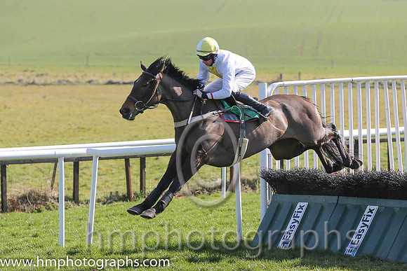 02nd - News For Pascal (06)  C D Maxwell (3) < Trainer : Stephen Magee  white, yellow panel