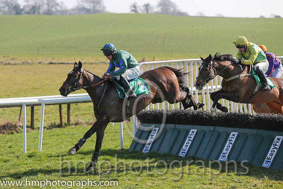 05th - Wee Gaza (08)  A E Lynch < Trainer : I R Ferguson  green, blue diamond