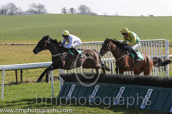 02nd - News For Pascal (06)  C D Maxwell (3) < Trainer : Stephen Magee  white, yellow panel  04th - Last Move (05)  Mr N McParlan (5) < Trainer : S McParlan  yellow, green diabolo