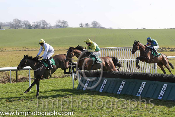 02nd - News For Pascal (06)  C D Maxwell (3) < Trainer : Stephen Magee  white, yellow panel  04th - Last Move (05)  Mr N McParlan (5) < Trainer : S McParlan  yellow, green diabolo