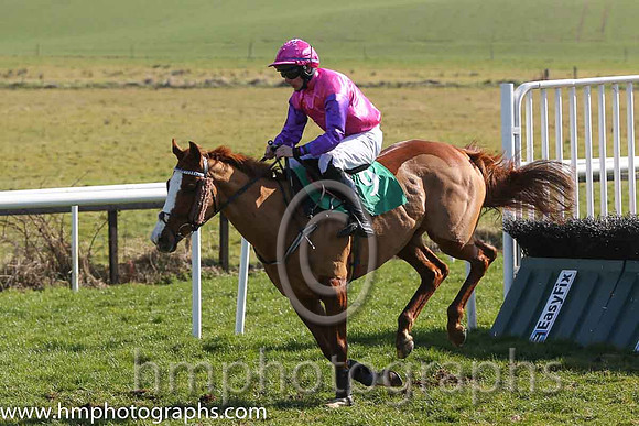 06th - Cabra Cruizor (09)  M J Bolger < Trainer : W G Rankin  pink, purple sleeves