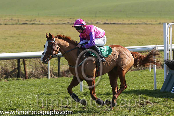 06th - Cabra Cruizor (09)  M J Bolger < Trainer : W G Rankin  pink, purple sleeves
