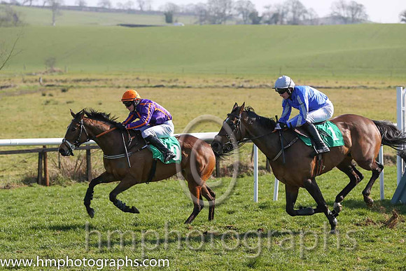 07th - Little Sparrow (10)  D J Mullins (5) < Trainer : J A Nash  purple, yellow seams 08th - Balmont Flyer (01)  S G McDermott < Trainer : C Moore  blue, blue and white striped sleeves