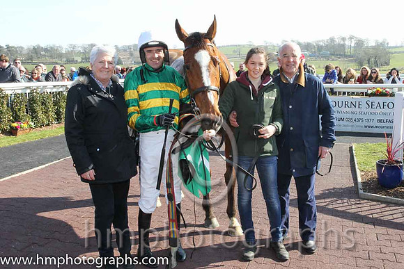 01st - Salsa Sensation (07)  R Walsh < Trainer : T M Walsh  orange and green hoops