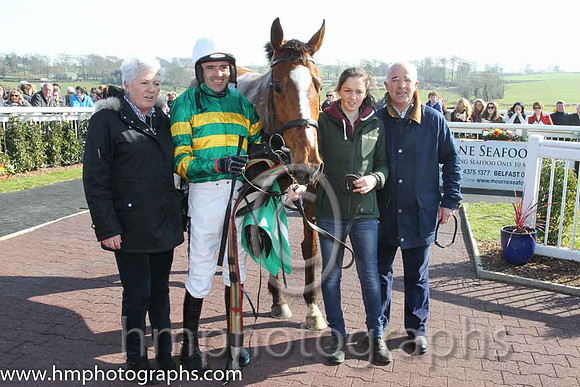 01st - Salsa Sensation (07)  R Walsh < Trainer : T M Walsh  orange and green hoops