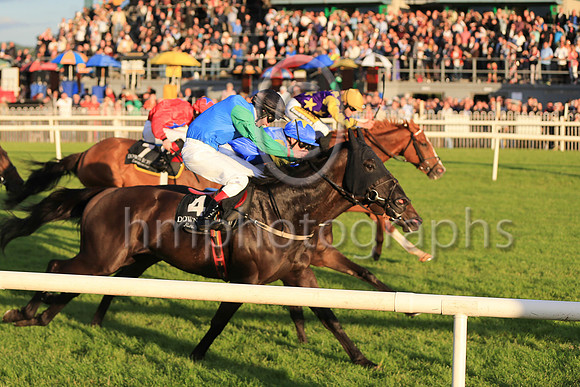 01st Set To Fire  Sean Davis (12, royal blue, royal blue and yellow sleeves) Trainer John James Feane, Owner Ms Orlagh Reynolds