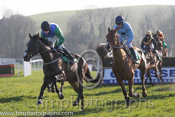 08th - Heavenly Brook (06)  L P Dempsey (5)  Trainer : R K Watson  blue , green sleeves