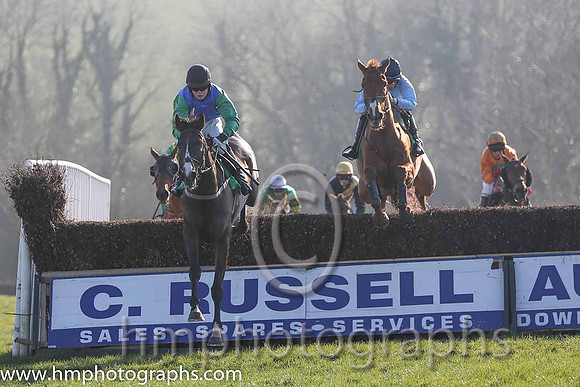 08th - Heavenly Brook (06)  L P Dempsey (5)  Trainer : R K Watson  blue, green sleeves
