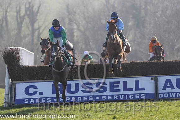 08th - Heavenly Brook (06)  L P Dempsey (5)  Trainer : R K Watson  blue, green sleeves