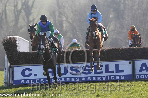 05th - Keep On Track (08)  S W Flanagan  Trainer : I R Ferguson  light blue , dark blue spots