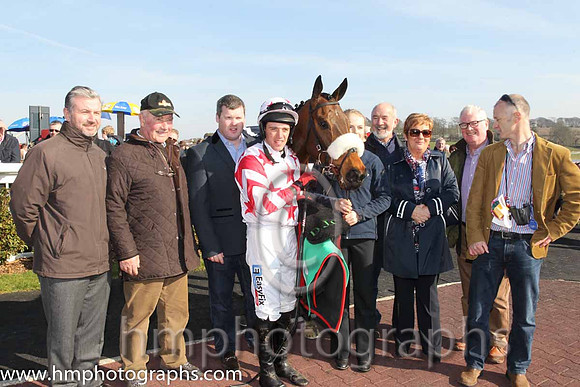 01st - Knight's Parade (05)  D J Condon  Trainer : Gordon Elliott  white, red stars - Owners: Bodhran Makers Syndicate