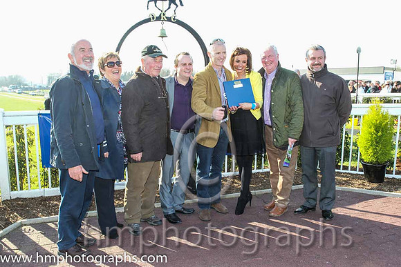 01st - Knight's Parade (05)  D J Condon  Trainer : Gordon Elliott  white, red stars - Owners: Bodhran Makers Syndicate