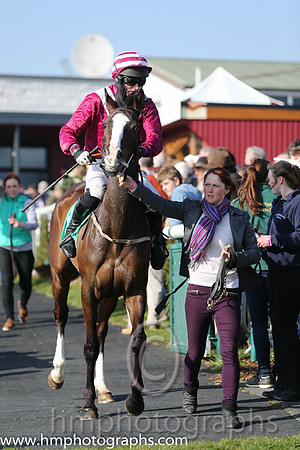 01st - Feel The Air (12)  D R Fox (3)  Trainer : M M McNiff  maroon, white chevron