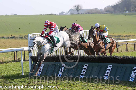 02nd - Six Stone Ned (01)  G N Fox (5)  Trainer : N Meade  red and white qtrd