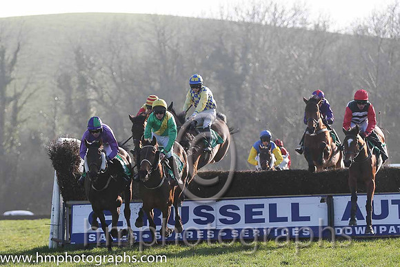 04th - Personal Shopper(07)  S J Crimin (7)  Trainer : H Smyth  blue and yellow check