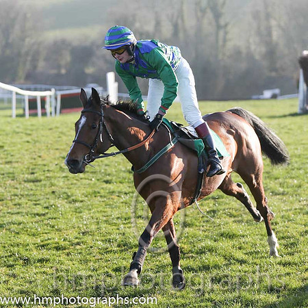 06th - Taboo (07)  Mr J A Kinsella (7)  Trainer : P J Rothwell  green and blue check