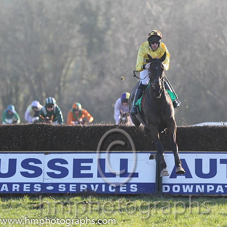 01st - Lord Fingal (04)  Mr S Clements (5)  Trainer : J T R Dreaper  yellow, brown hoop