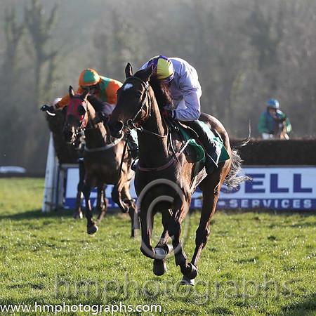 05th - Asithappens (01)  Mr D G Lavery (5)  Trainer : L Casey  mauve
