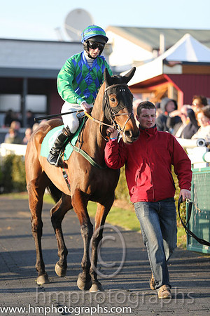 08th - Pres De Moi (08)  S J Crimin (7)  Trainer : P J Rothwell  green and blue check