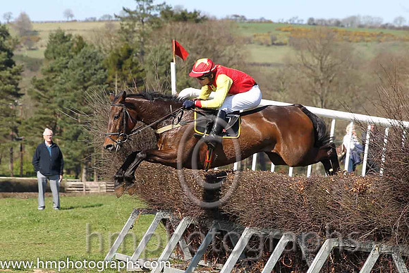 05th - Smile A Bit (7)  N Gault - Trainer: Robert Brown Kerr - red, yellow panel