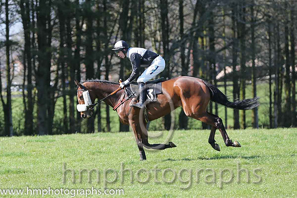 01st - A Plein Temps (3)  Derek O'Connor - Trainer: Colin S McKeever - black  white qrtd