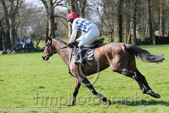 04th - Vila Cova (2)  N McParlan - Trainer: I R Ferguson - navy  white diamonds