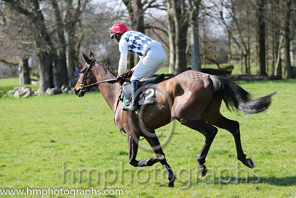 04th - Vila Cova (2)  N McParlan - Trainer: I R Ferguson - navy  white diamonds