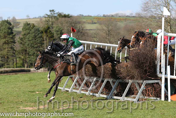 03rd - The Sophster (8)  Derek O'Connor - Trainer: Ben Arthey - green, red diamond