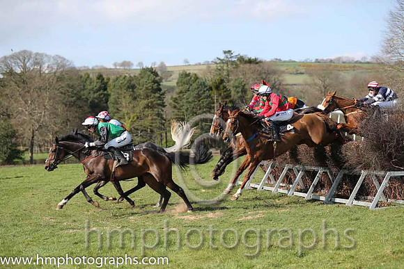 03rd - The Sophster (8)  Derek O'Connor - Trainer: Ben Arthey - green, red diamond