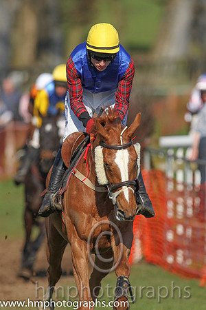 06th F - I'm An Izz Wizz (8)  D G lavery - Trainer: Miss Suzy Barkley - blue, tartan sleeves