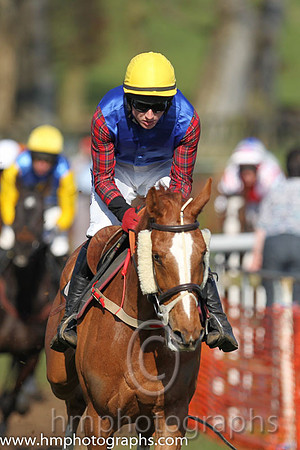 06th F - I'm An Izz Wizz (8)  D G lavery - Trainer: Miss Suzy Barkley - blue, tartan sleeves