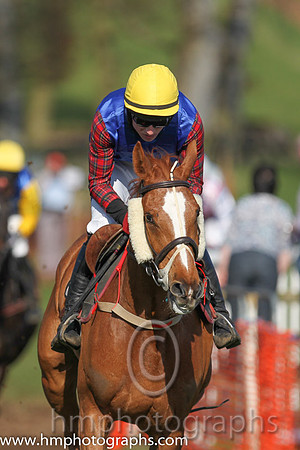 06th F - I'm An Izz Wizz (8)  D G lavery - Trainer: Miss Suzy Barkley - blue, tartan sleeves