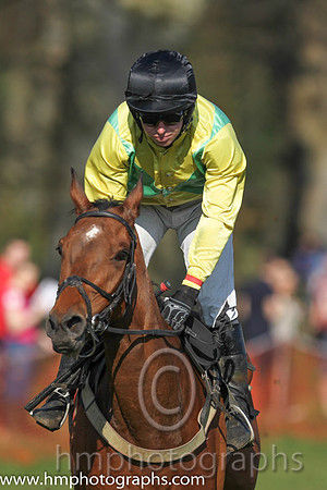 02nd - Cousin Bill (5)  N McParlan - Trainer: Sean McParlan - yellow, green diabolo