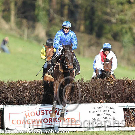 08th PU - Cabra Boy (4)  A H Wells - Trainer: Alan A H wells - blue, green stars