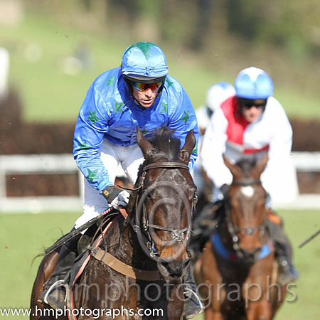 08th PU - Cabra Boy (4)  A H Wells - Trainer: Alan A H wells - blue, green stars