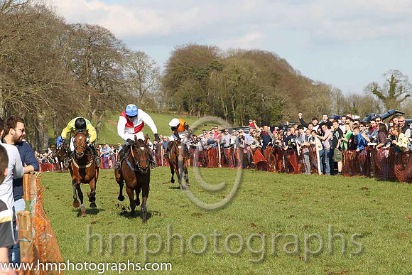 01st - Mighty Leader (13)  B O'Neill - Trainer: Graham Mckeever - red  white qtrd