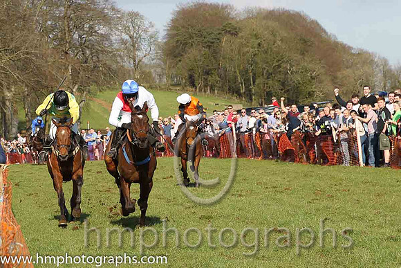 01st - Mighty Leader (13)  B O'Neill - Trainer: Graham Mckeever - red  white qtrd