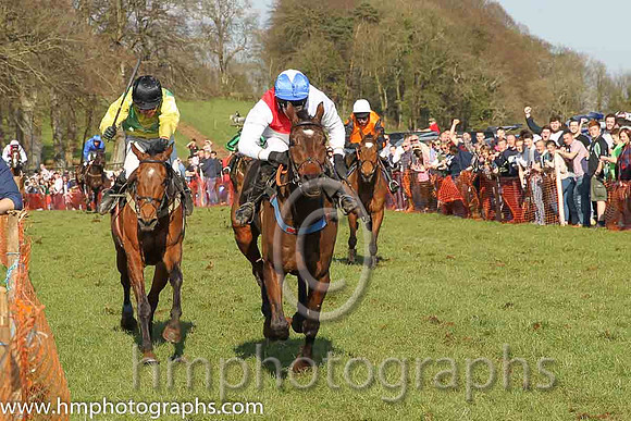 01st - Mighty Leader (13)  B O'Neill - Trainer: Graham Mckeever - red  white qtrd