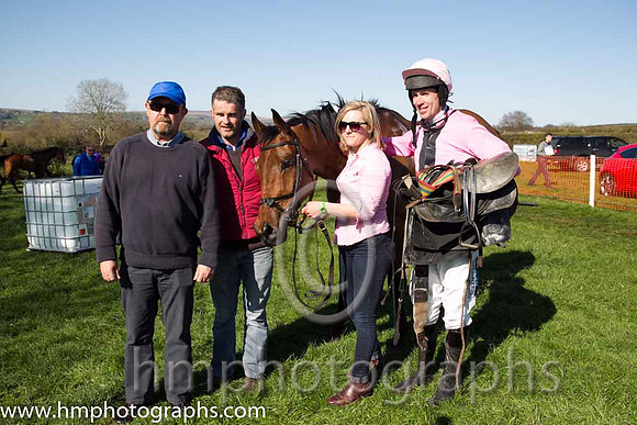 01st Festive Day ( 5 )  Derek O'Connor - Trainer : Norman Lee - black, pink sleeves