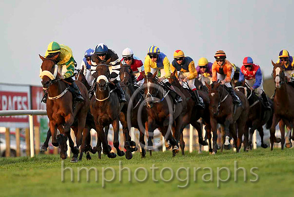 Face Value & I J Brennan - 7th (10, yellow, emerald green star) leads the pack - CU2D4141-e