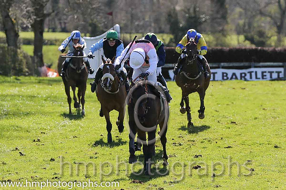 01st Kinley ( 13 )  N McParlan - Trainer : I R Ferguson - pink, black hollow box