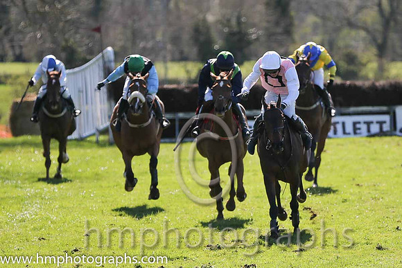 01st Kinley ( 13 )  N McParlan - Trainer : I R Ferguson - pink, black hollow box