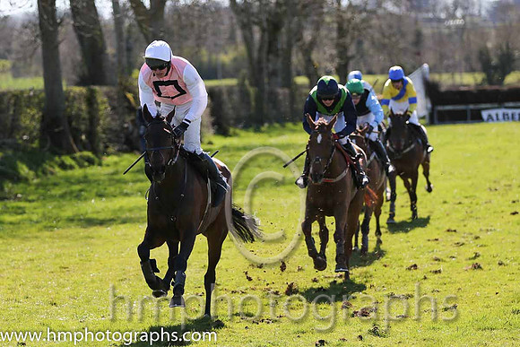 01st Kinley ( 13 )  N McParlan - Trainer : I R Ferguson - pink, black hollow box