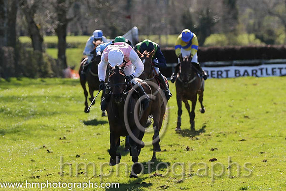 01st Kinley ( 13 )  N McParlan - Trainer : I R Ferguson - pink, black hollow box